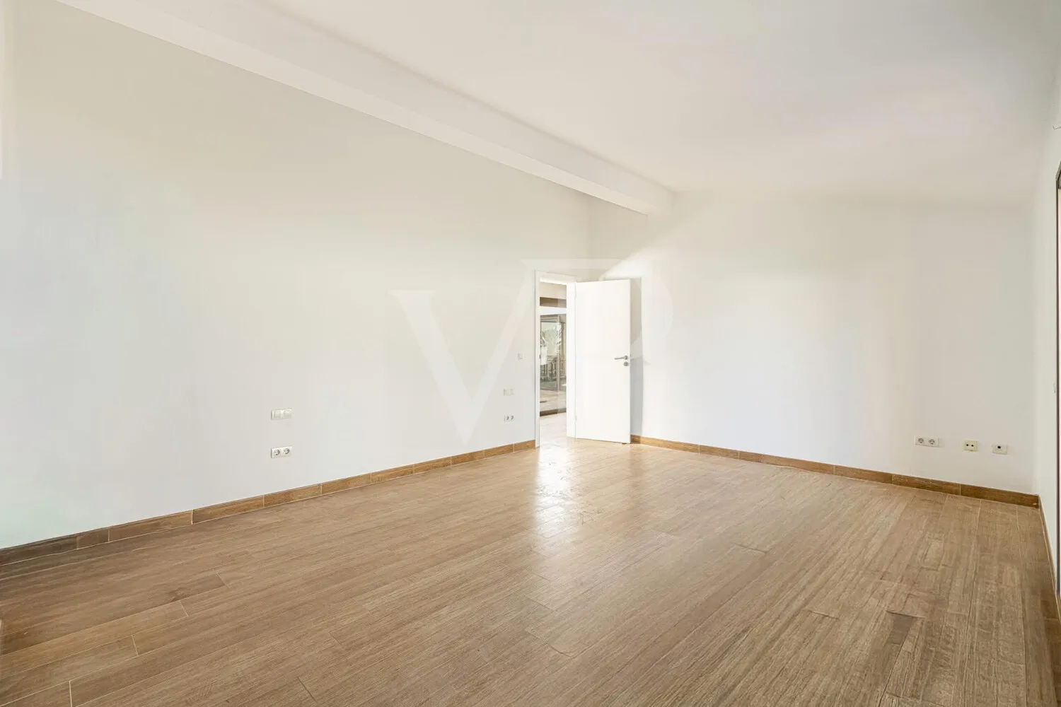 Charmante Villa am Golfplatz mit Innenhof und großem Garten nahe dem Meer