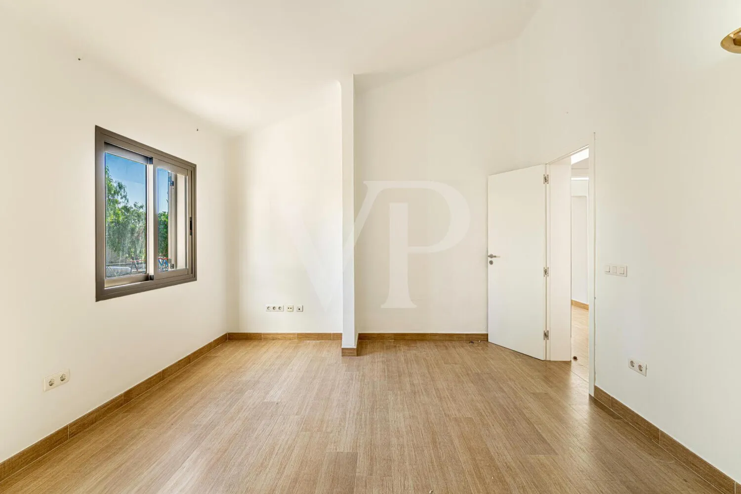 Charmante Villa am Golfplatz mit Innenhof und großem Garten nahe dem Meer