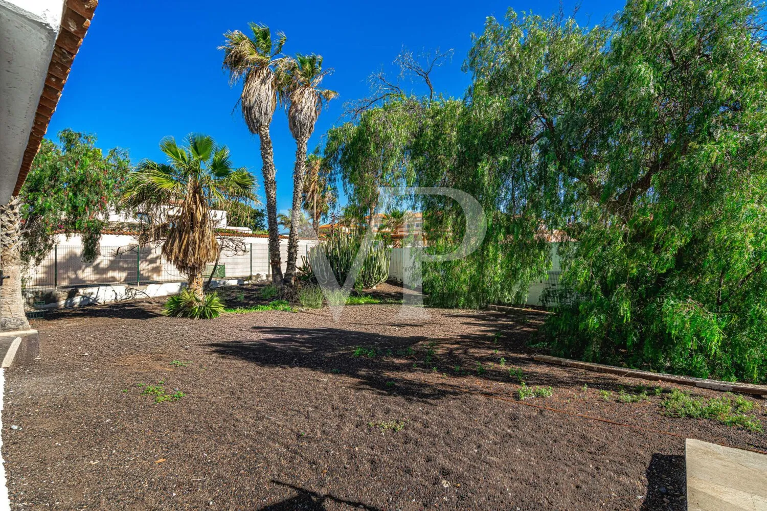 Charmante Villa am Golfplatz mit Innenhof und großem Garten nahe dem Meer
