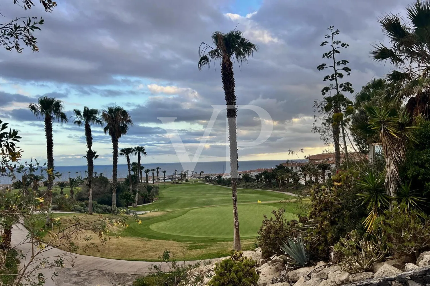 Beautiful new appartment in first line at Amarilla golf course