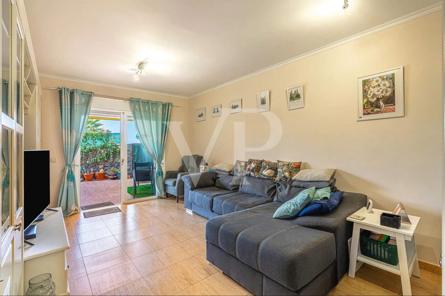 Charmante 2-Zimmer-Wohnung mit Sonnenterrasse, Pool und Garage in El Galeón, Adeje