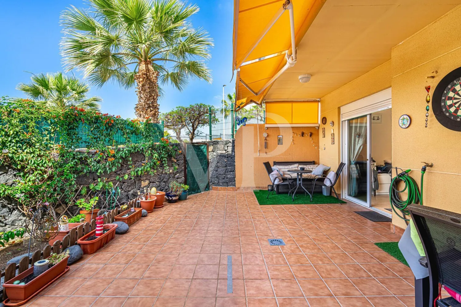 Charmante 2-Zimmer-Wohnung mit Sonnenterrasse, Pool und Garage in El Galeón, Adeje