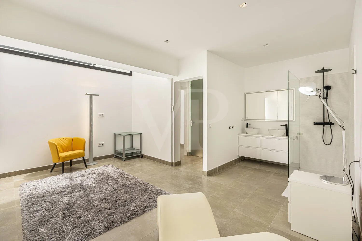 Penthouse with Two Sun Terraces and Open-Plan Living