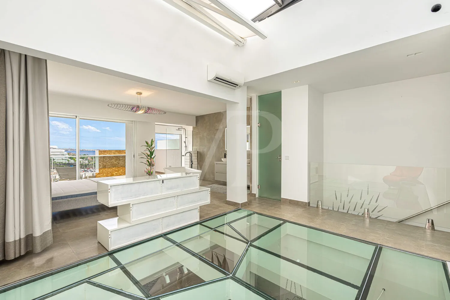 Penthouse with Two Sun Terraces and Open-Plan Living