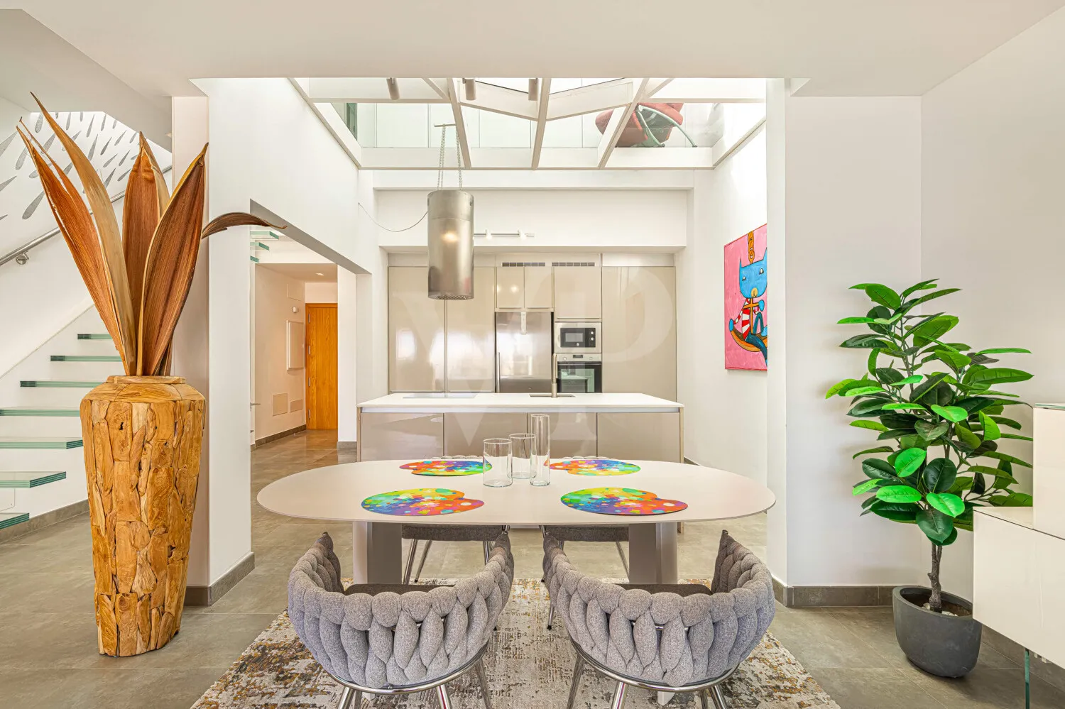 Penthouse with Two Sun Terraces and Open-Plan Living