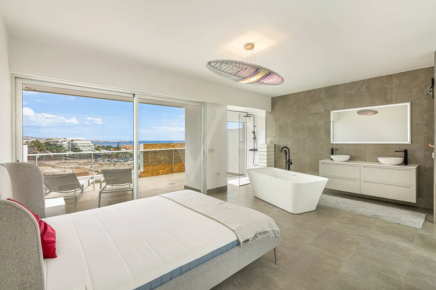 Penthouse with Two Sun Terraces and Open-Plan Living