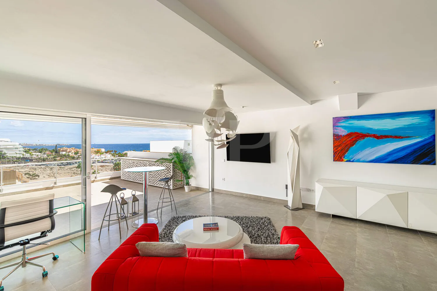 Penthouse with Two Sun Terraces and Open-Plan Living