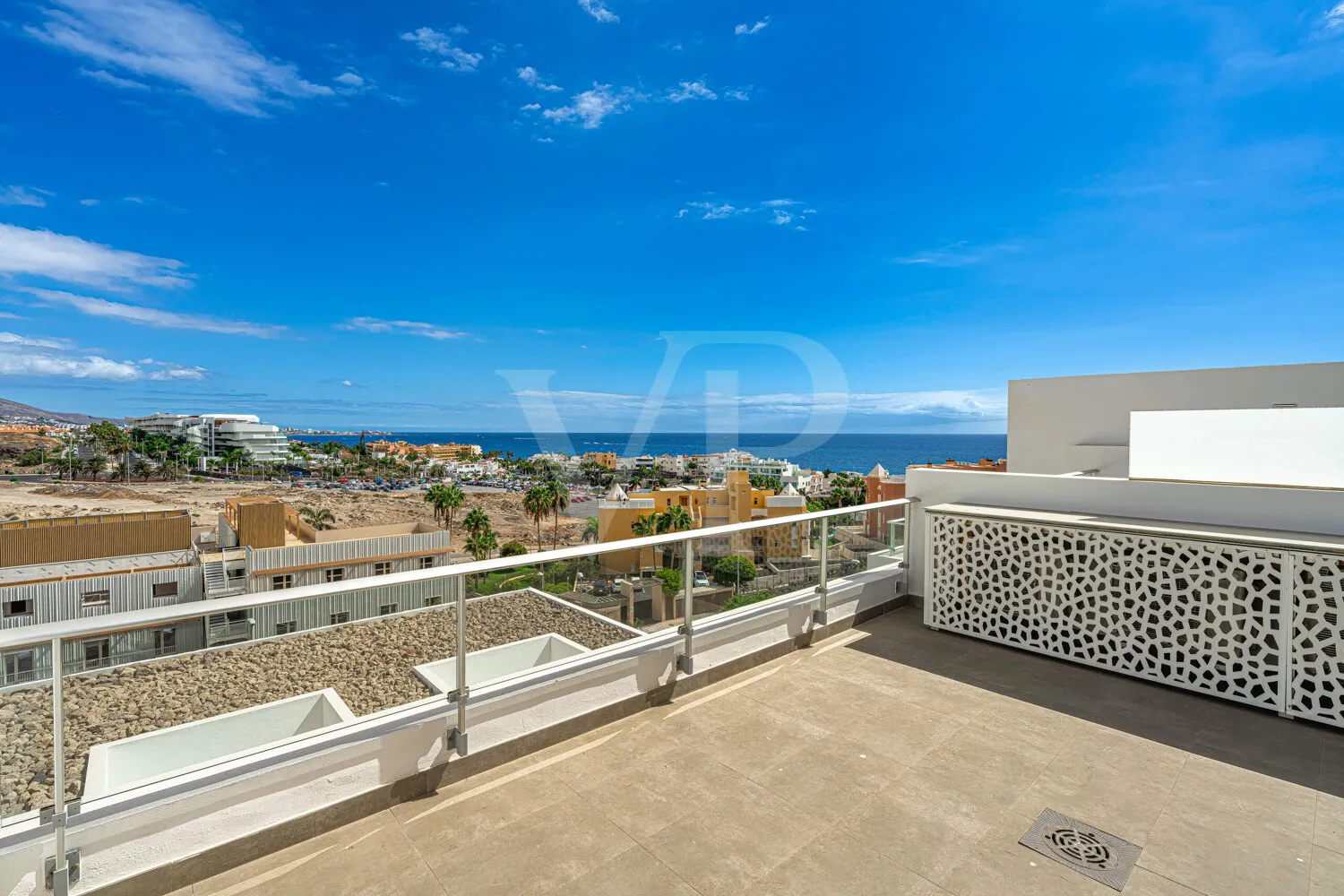 Penthouse with Two Sun Terraces and Open-Plan Living