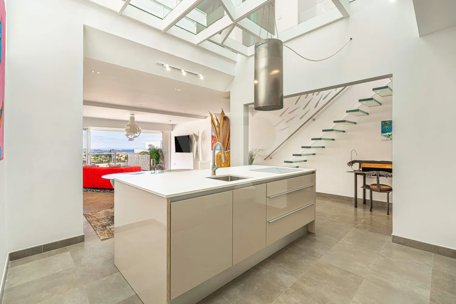 Penthouse with Two Sun Terraces and Open-Plan Living