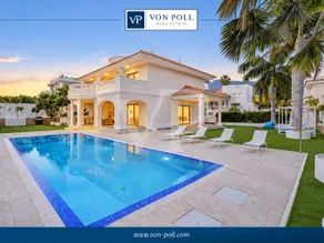 Exclusiva villa en primera línea del Golf Costa Adeje con  vistas al mar