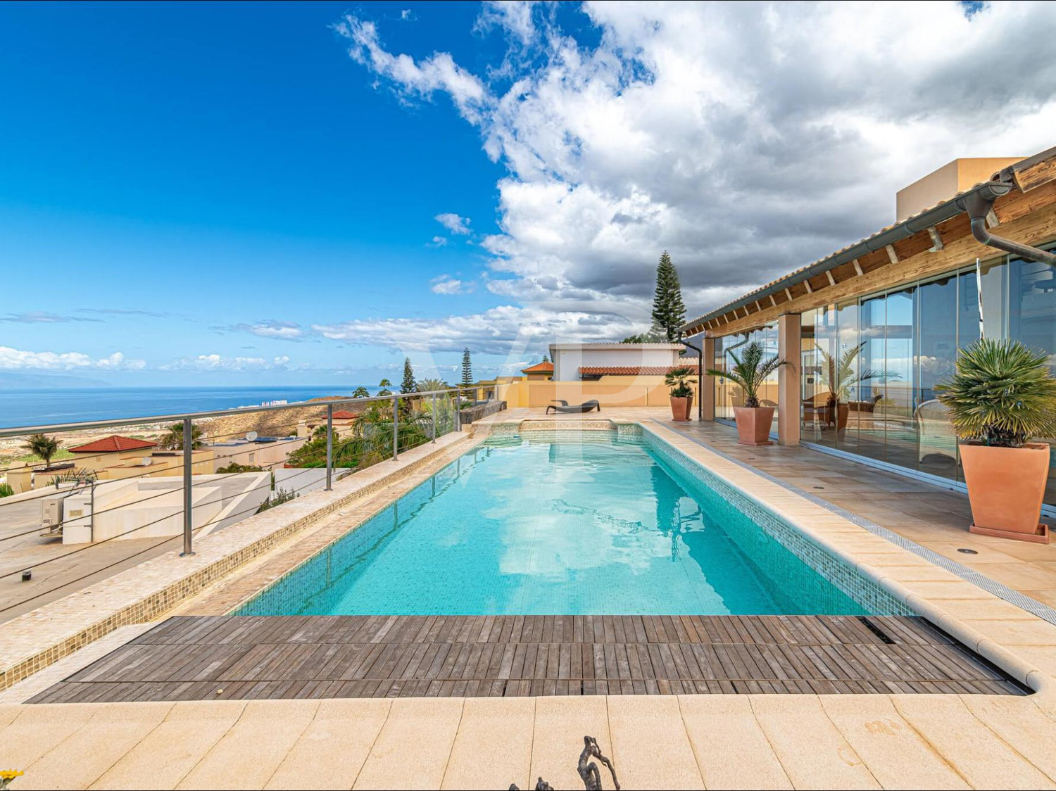 Hervorragende Villa mit Meerblick und Pool in Roque del Conde