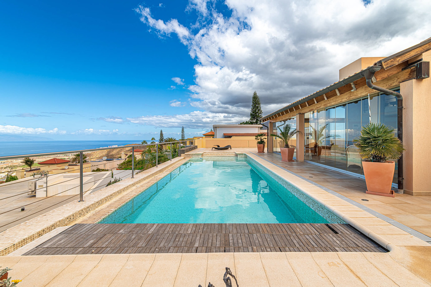 Hervorragende Villa mit Meerblick und Pool in Roque del Conde