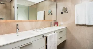 von_poll_real_estate_property_ES213182874_image_9