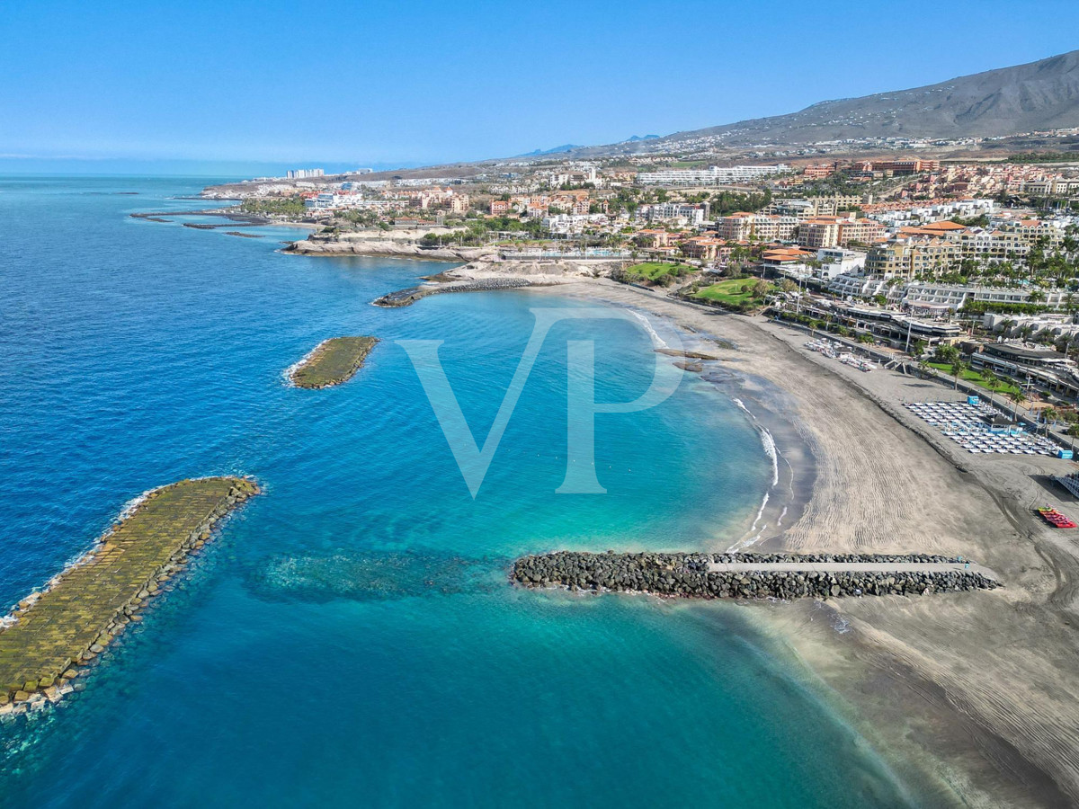 Villa de luxe et moderne en construction à Roque del Conde