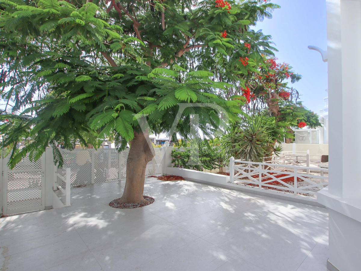 Chalet adosado en primera línea de mar en Playa Fañabe