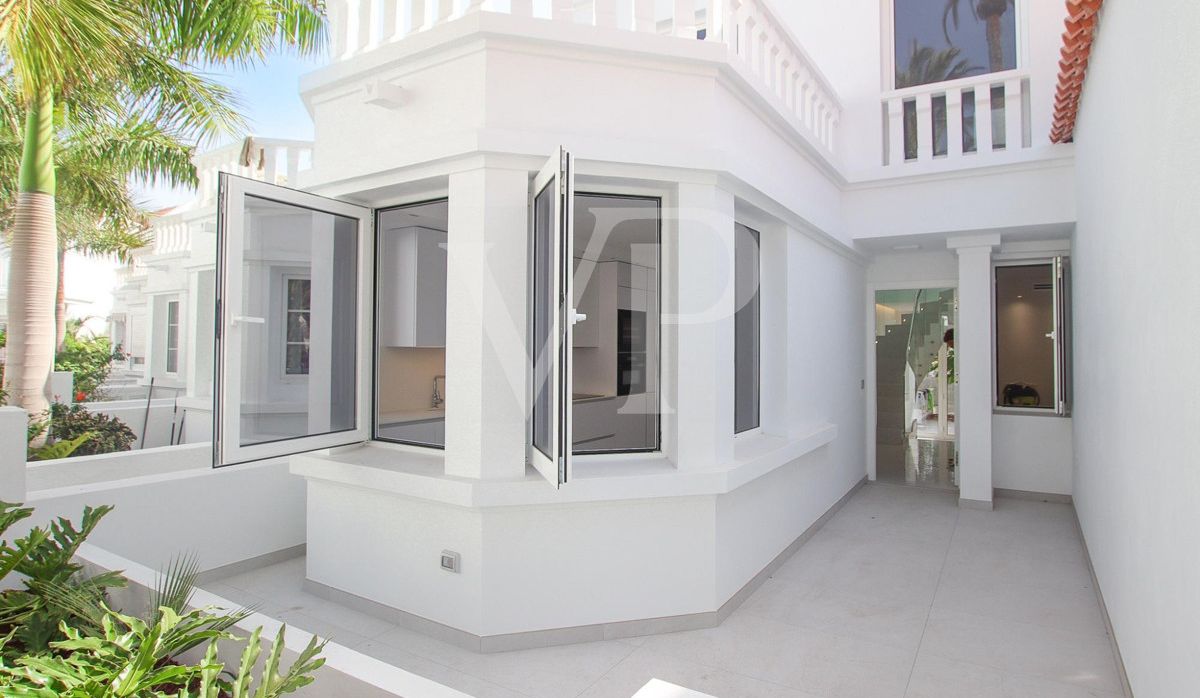 Fantastisches Reihenhaus in in erster Meereslinie am Playa Fañabe
