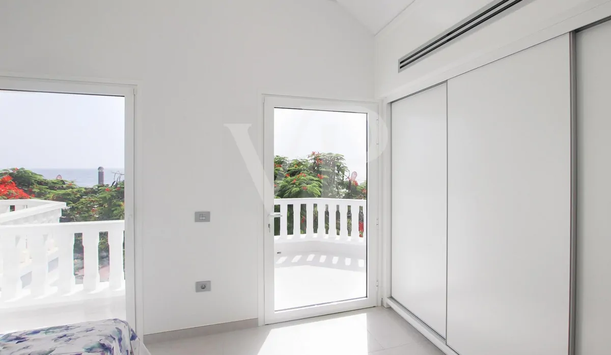 Chalet adosado en primera línea de mar en Playa Fañabe