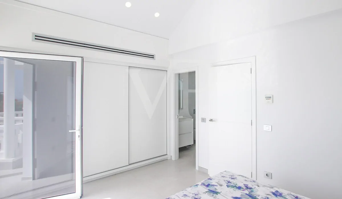 Chalet adosado en primera línea de mar en Playa Fañabe