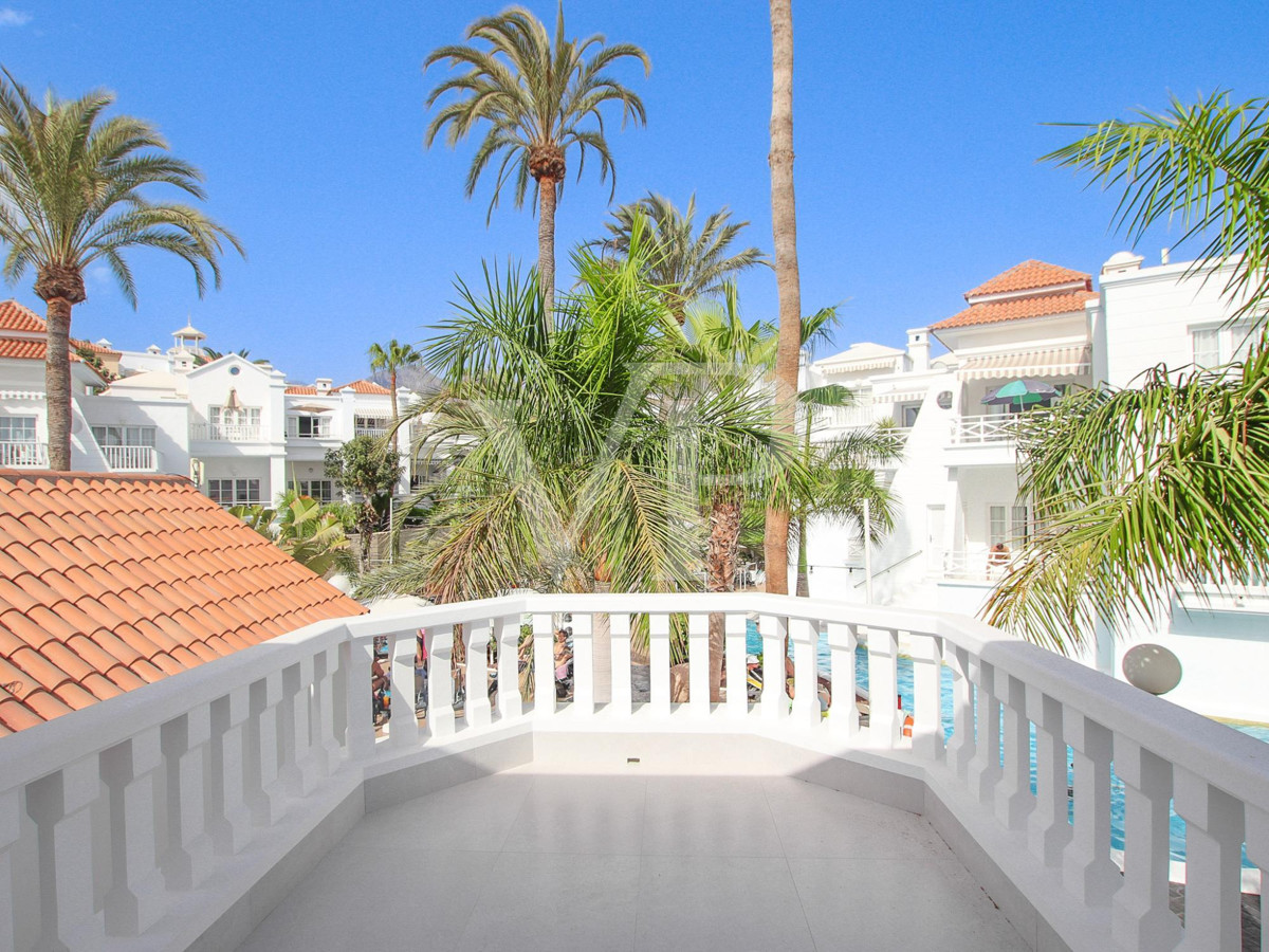 Incredible townhouse in front sea line at Playa Fañabe