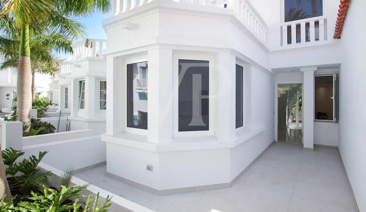 Fantastisches Reihenhaus in in erster Meereslinie am Playa Fañabe