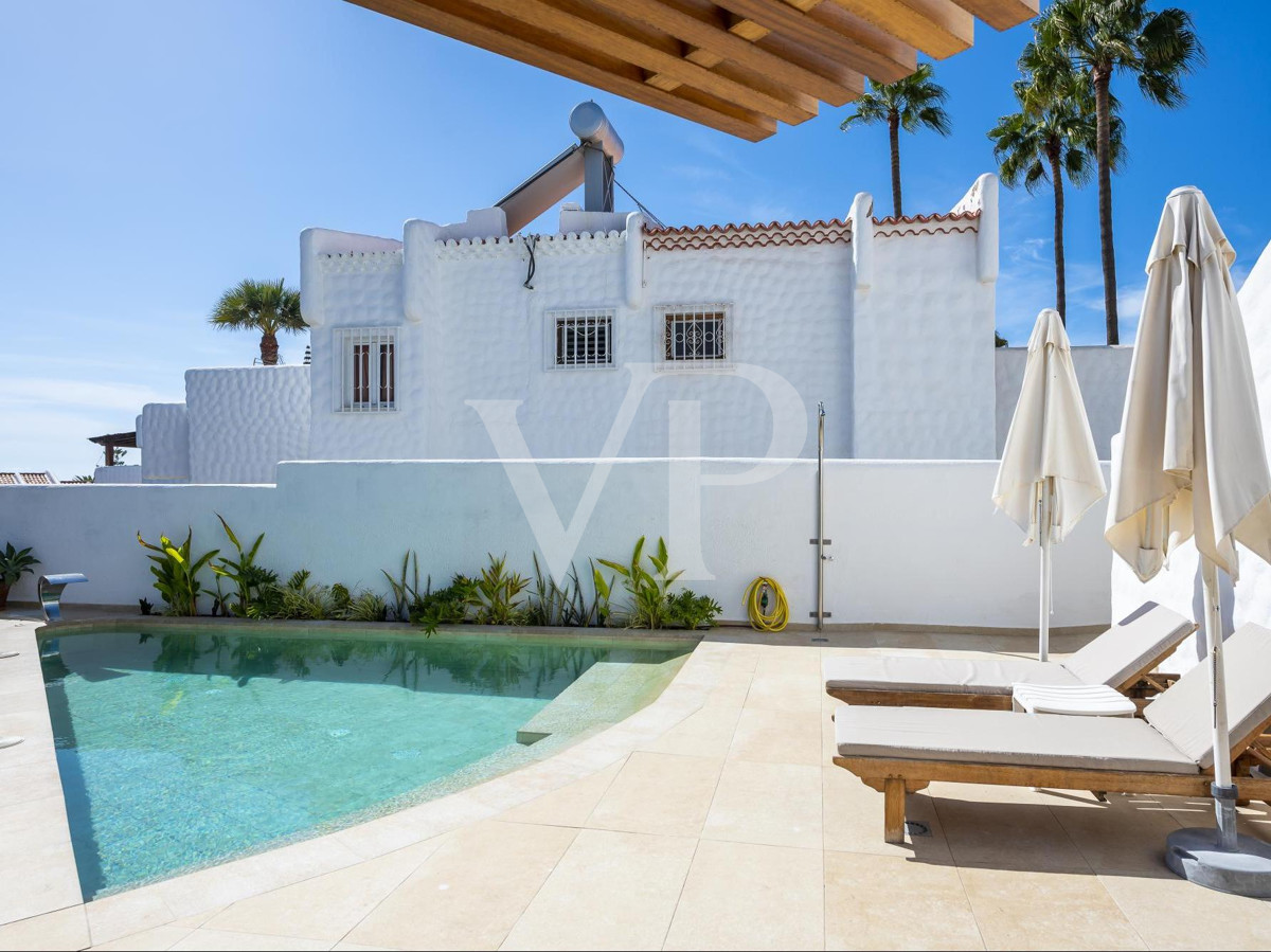 Two fantastic family villas with sea views in Playa de las Américas