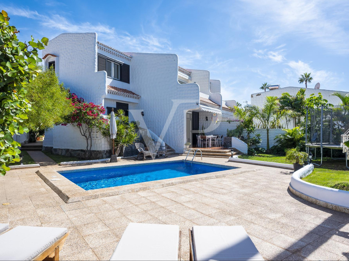 Two fantastic family villas with sea views in Playa de las Américas