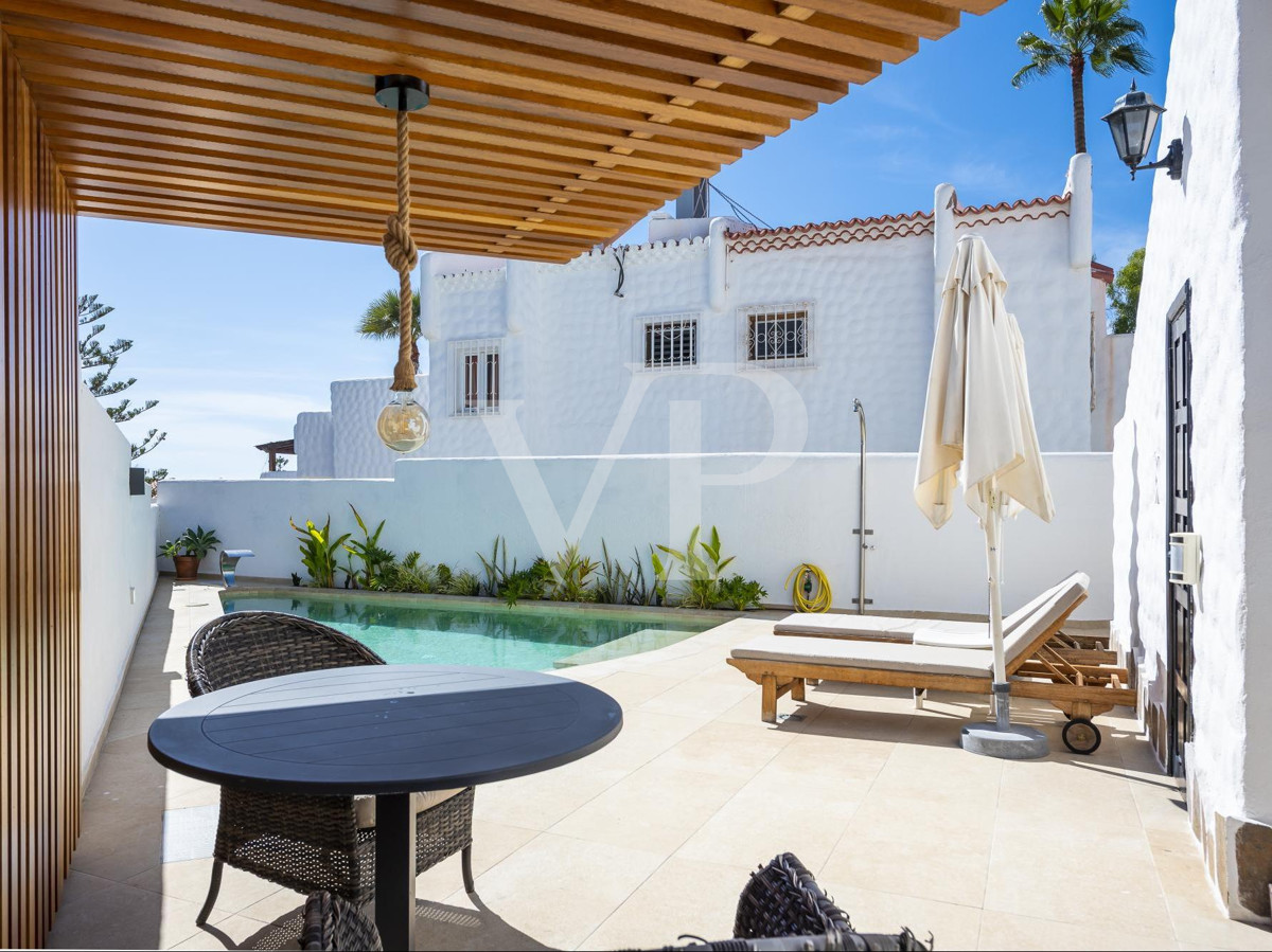 Two fantastic family villas with sea views in Playa de las Américas