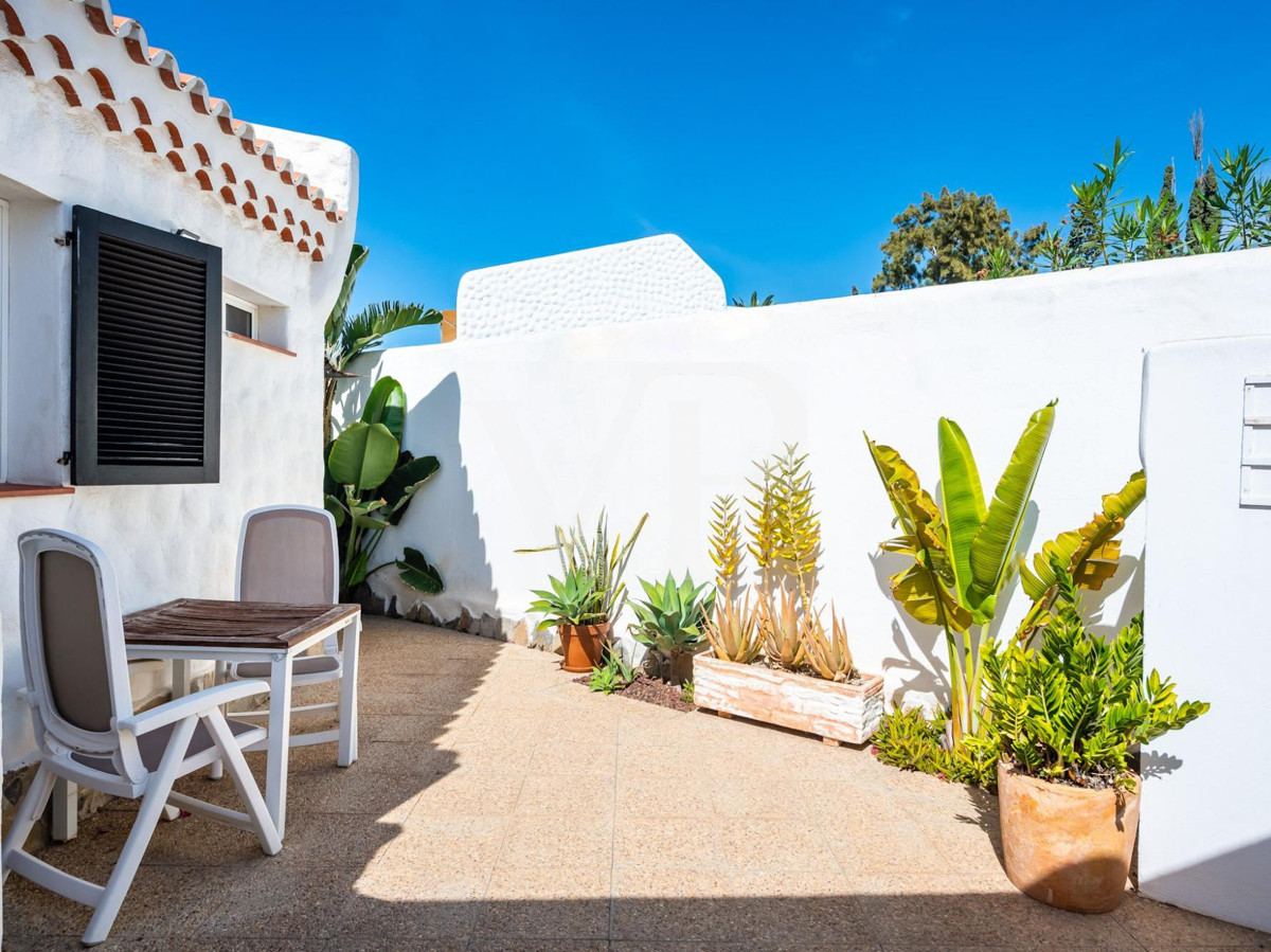 Two fantastic family villas with sea views in Playa de las Américas