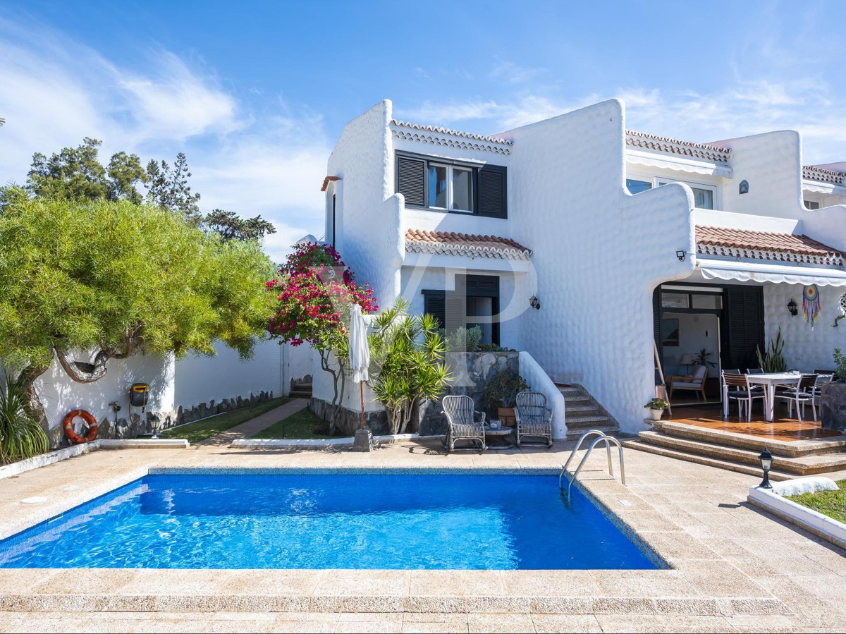 Two fantastic family villas with sea views in Playa de las Américas