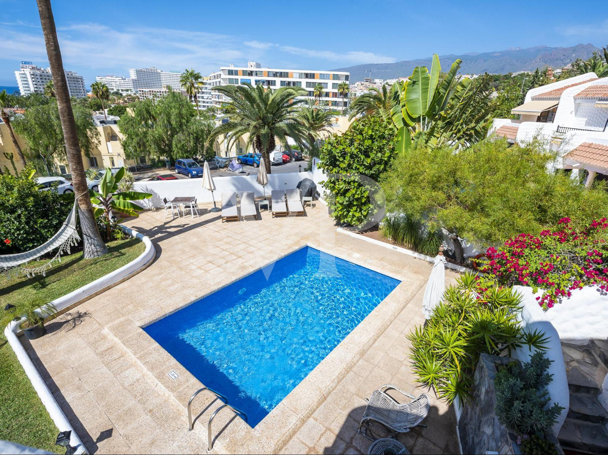 Two fantastic family villas with sea views in Playa de las Américas