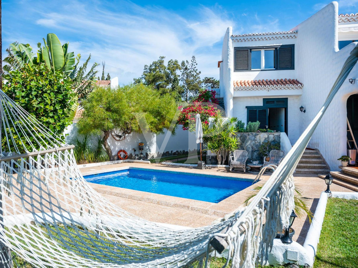 Two fantastic family villas with sea views in Playa de las Américas