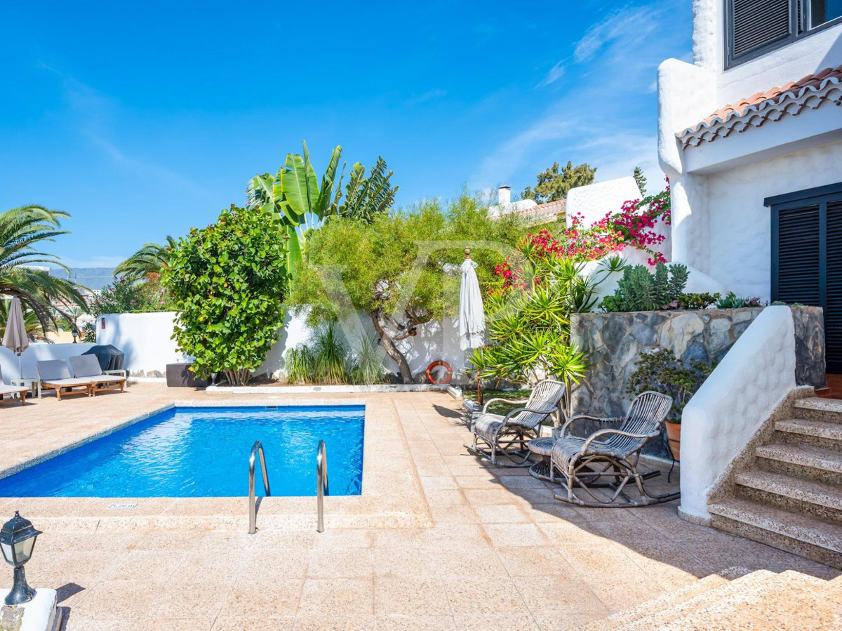 Two fantastic family villas with sea views in Playa de las Américas