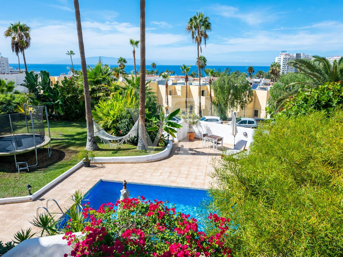 Two fantastic family villas with sea views in Playa de las Américas