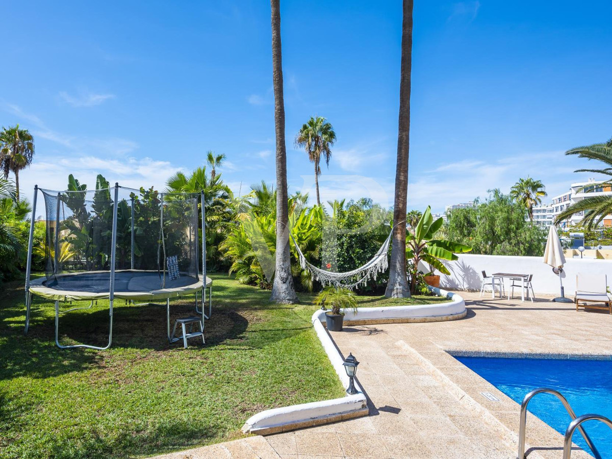 Two fantastic family villas with sea views in Playa de las Américas