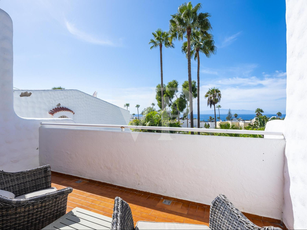 Two fantastic family villas with sea views in Playa de las Américas