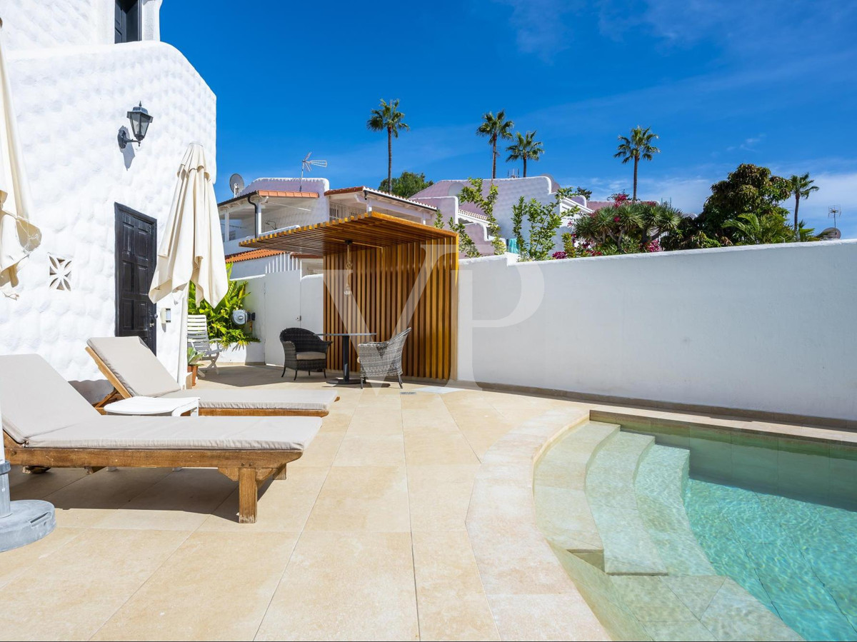 Two fantastic family villas with sea views in Playa de las Américas