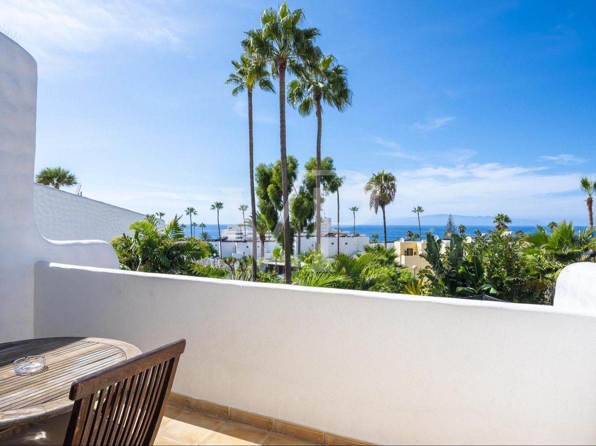 Two fantastic family villas with sea views in Playa de las Américas