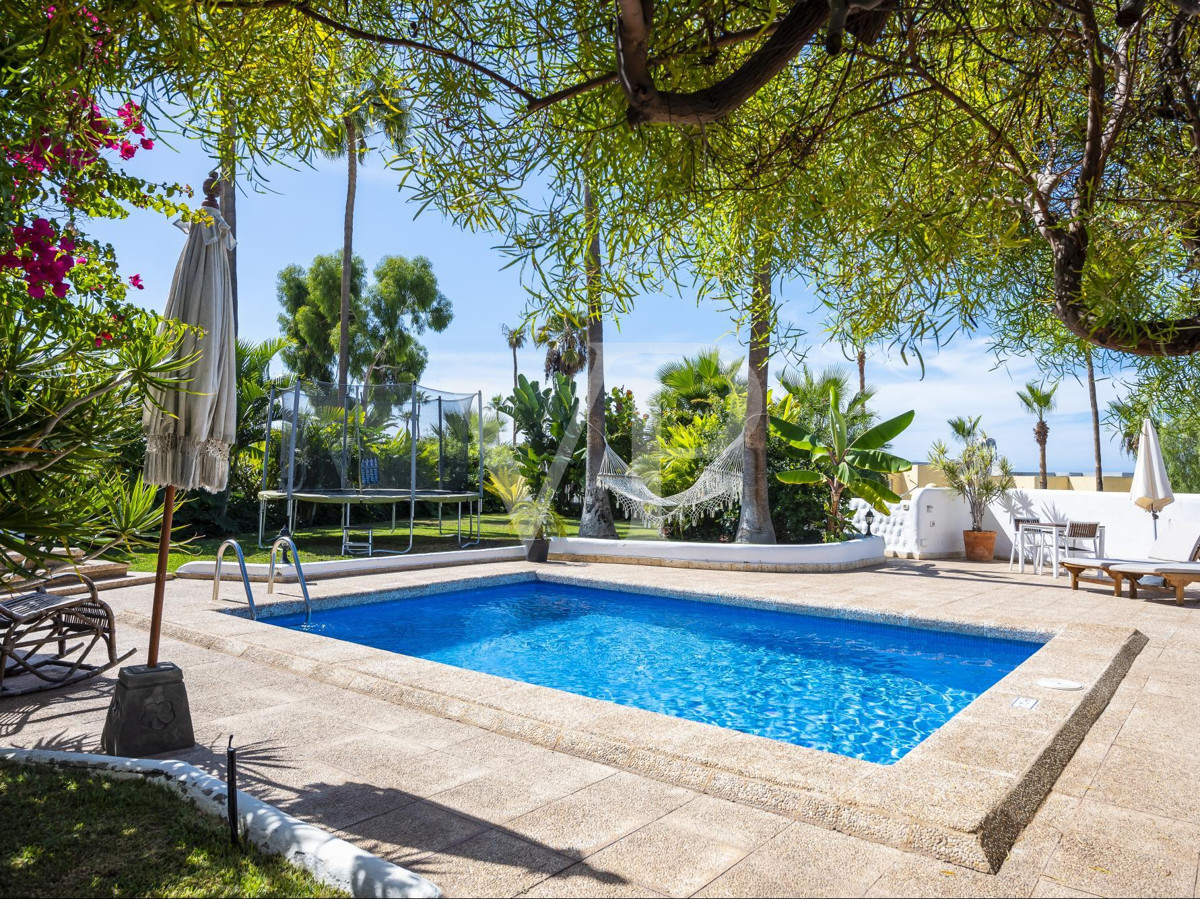 Two fantastic family villas with sea views in Playa de las Américas