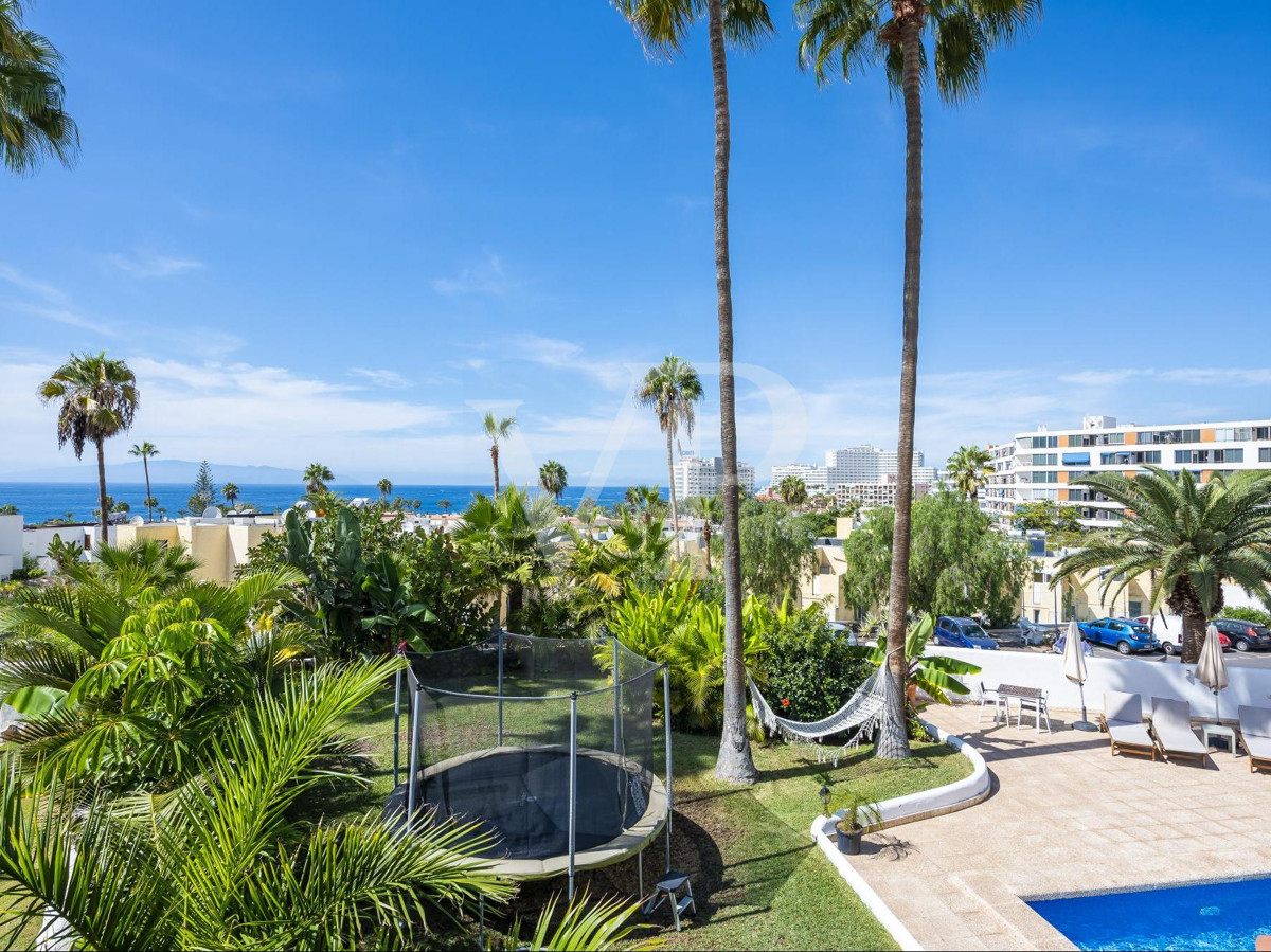 Two fantastic family villas with sea views in Playa de las Américas