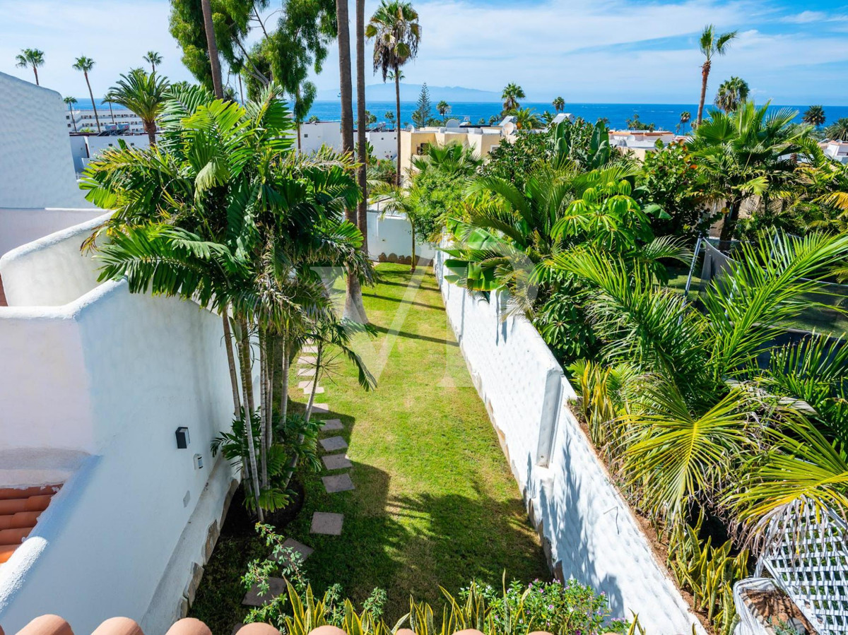 Villas familiares con vistas al mar en el corazón de Playa de las Américas