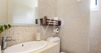 von_poll_real_estate_property_ES223183932_image_140