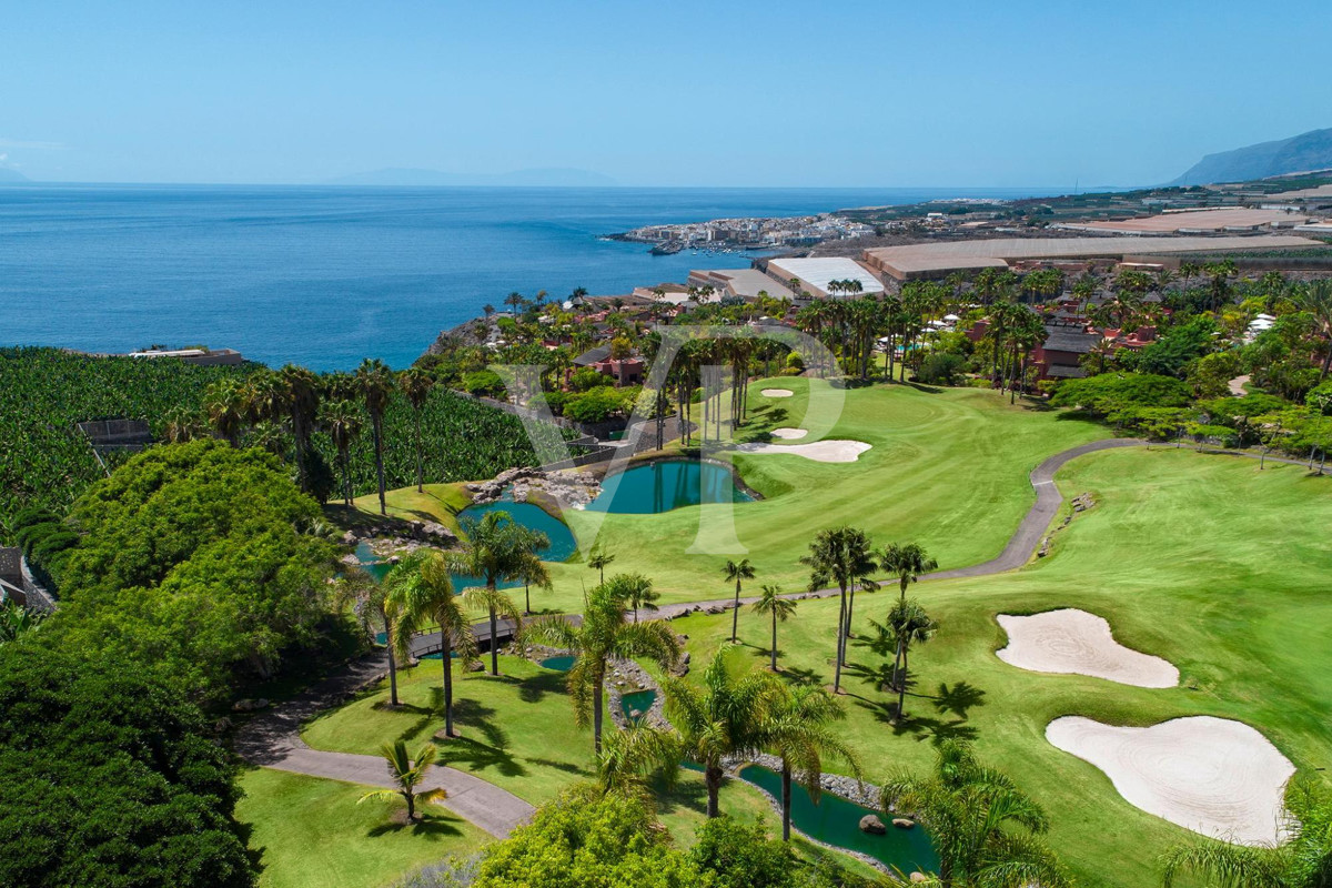 Fantástico ático de esquina con vistas al mar en Abama