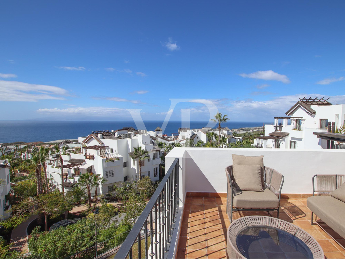 Fantástico ático de esquina con vistas al mar en Abama