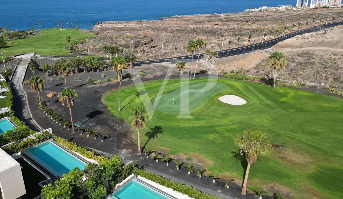 Terrain résidentiel avec licence et vue sur la mer à Golf Costa Adeje
