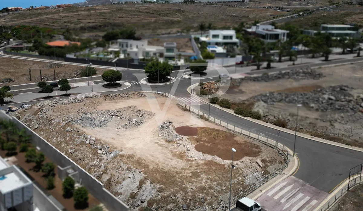 Parcela residencial con licencia y vistas al mar en Golf Costa Adeje