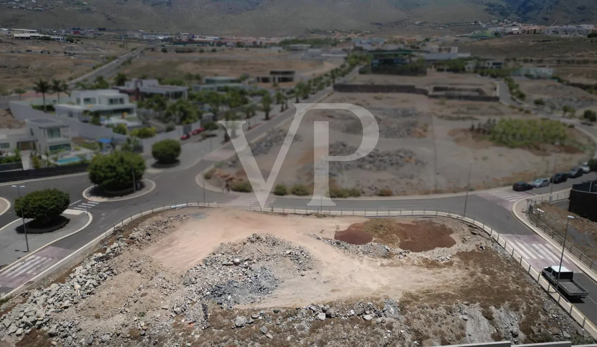 Parcela residencial con licencia y vistas al mar en Golf Costa Adeje