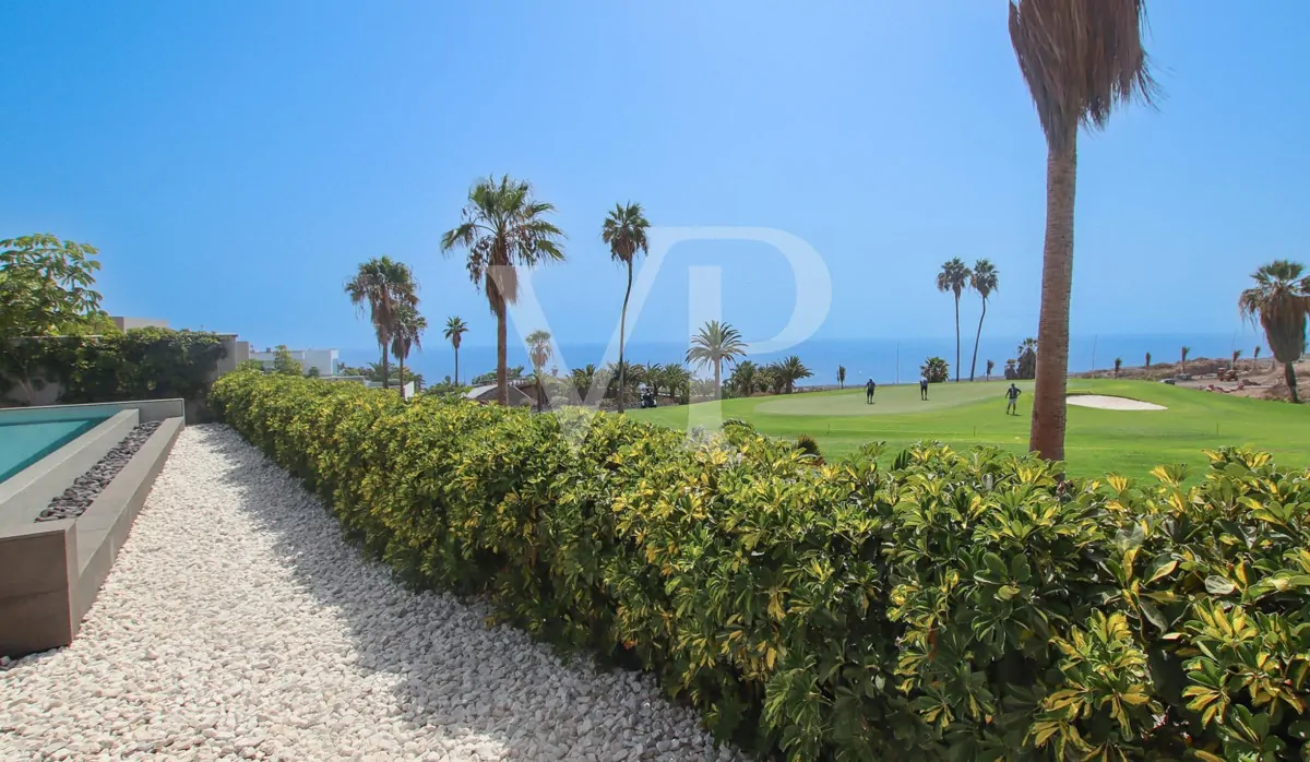 Parcela residencial con licencia y vistas al mar en Golf Costa Adeje