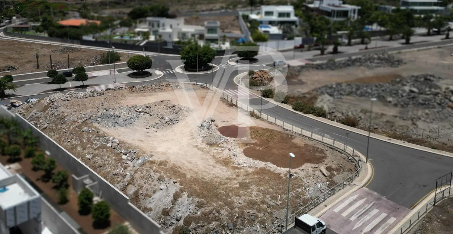 Terrain résidentiel avec licence et vue sur la mer à Golf Costa Adeje