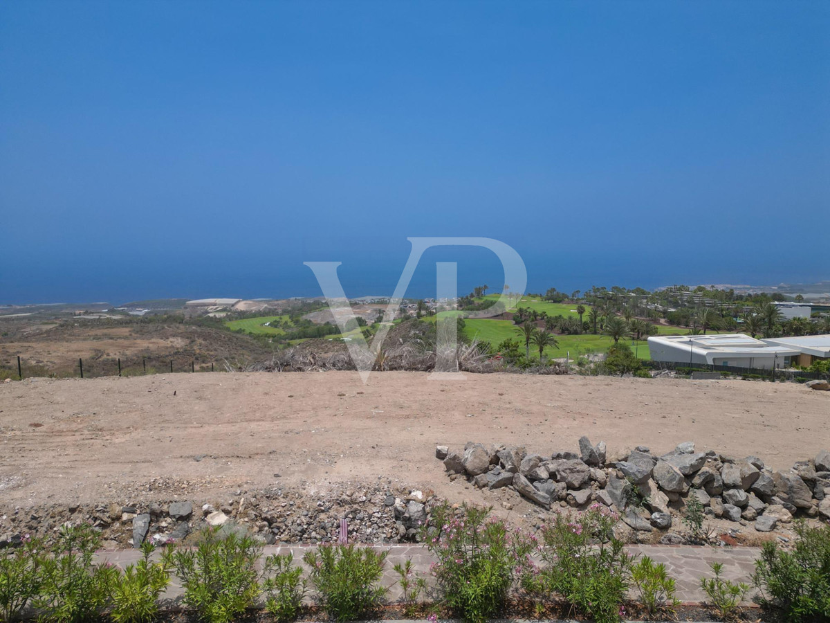 Magnificent plot with sea views in Golf de Abama