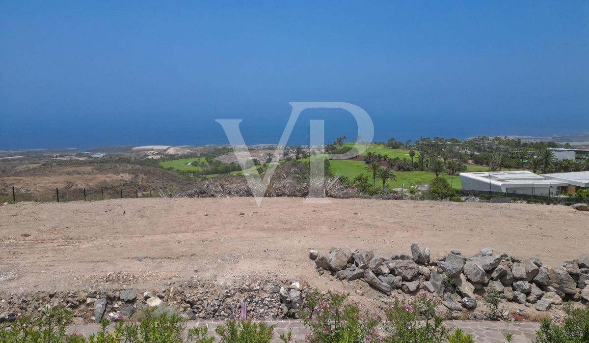 Magnificent plot with sea views in Golf de Abama